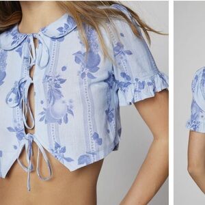 Kimchi Blue Saturday Tie Front Cropped Top